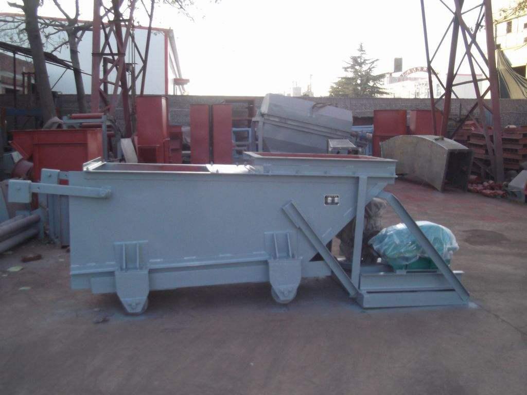 往复式给煤机是煤矿生产的主要设备