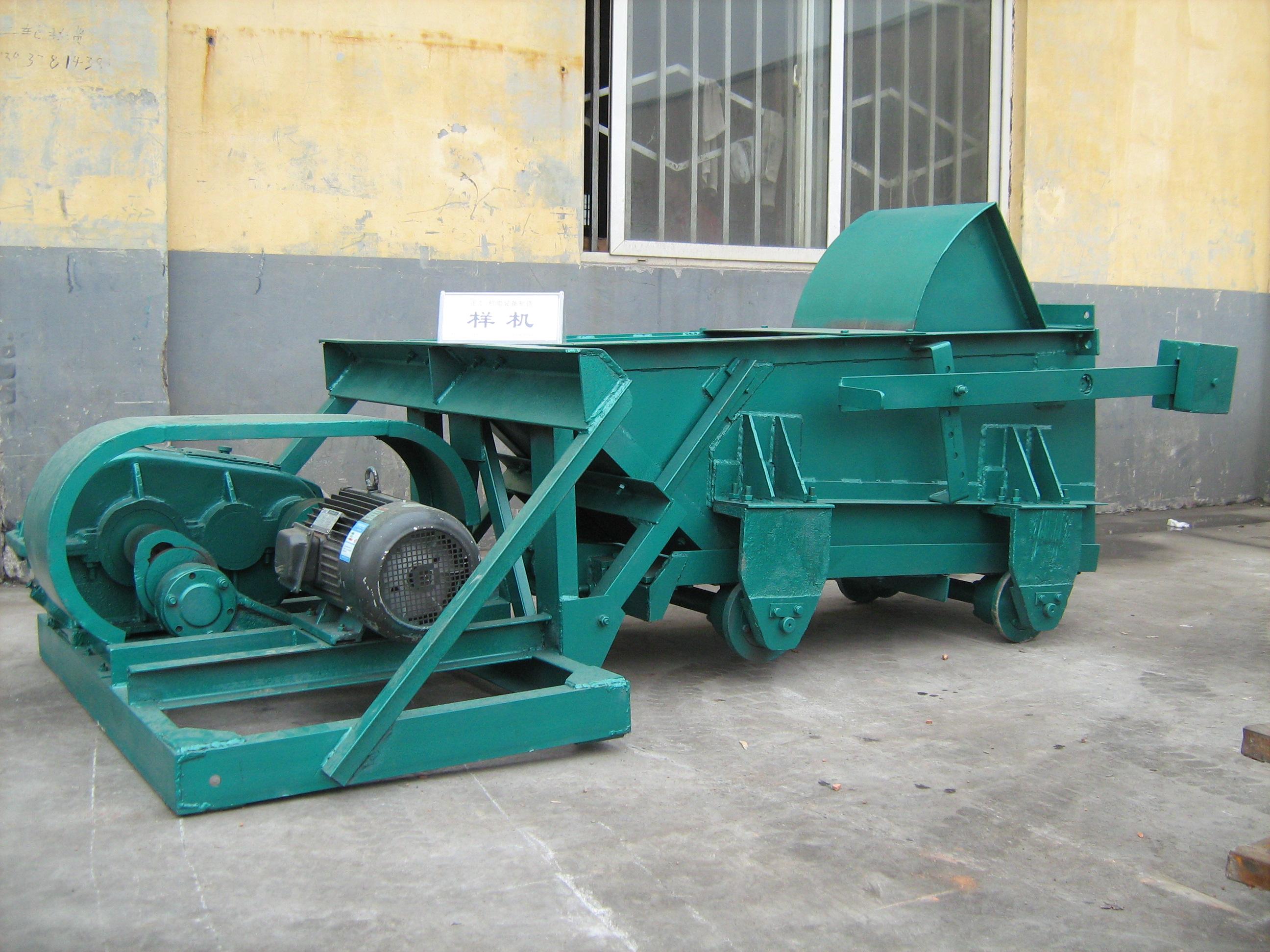 往复式给煤机的主要部件及作用